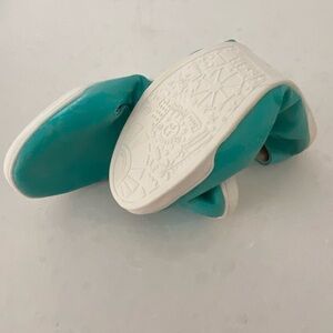 Size Large Women’s Fitkicks Kruzers Turquoise foldable sneakers